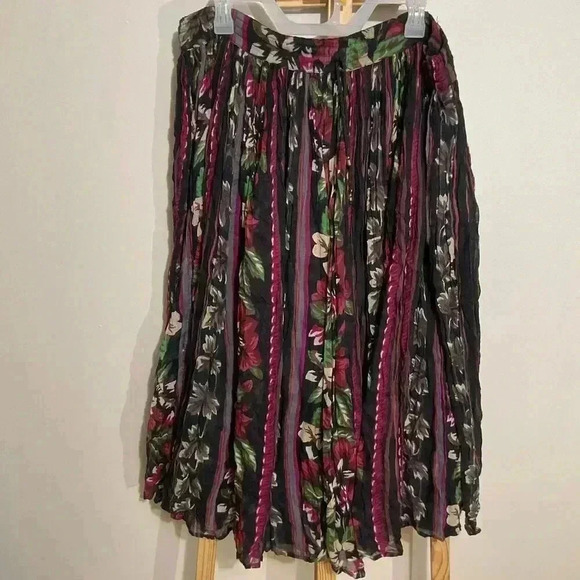 Short circuit vintage ,floral skirt,one size/free Size ,tie front can be cinched - Picture 1 of 9